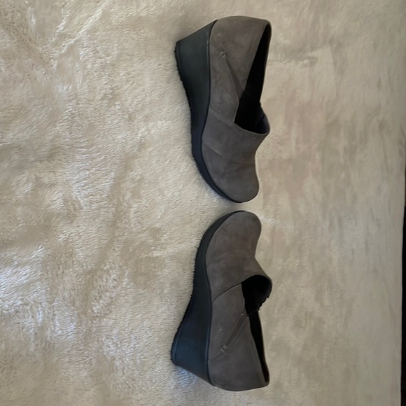 Dansko Gray Wedges - Picture 1 of 4